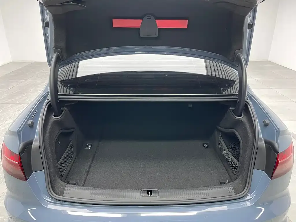 Audi A4L 2023 из CN, фото 9