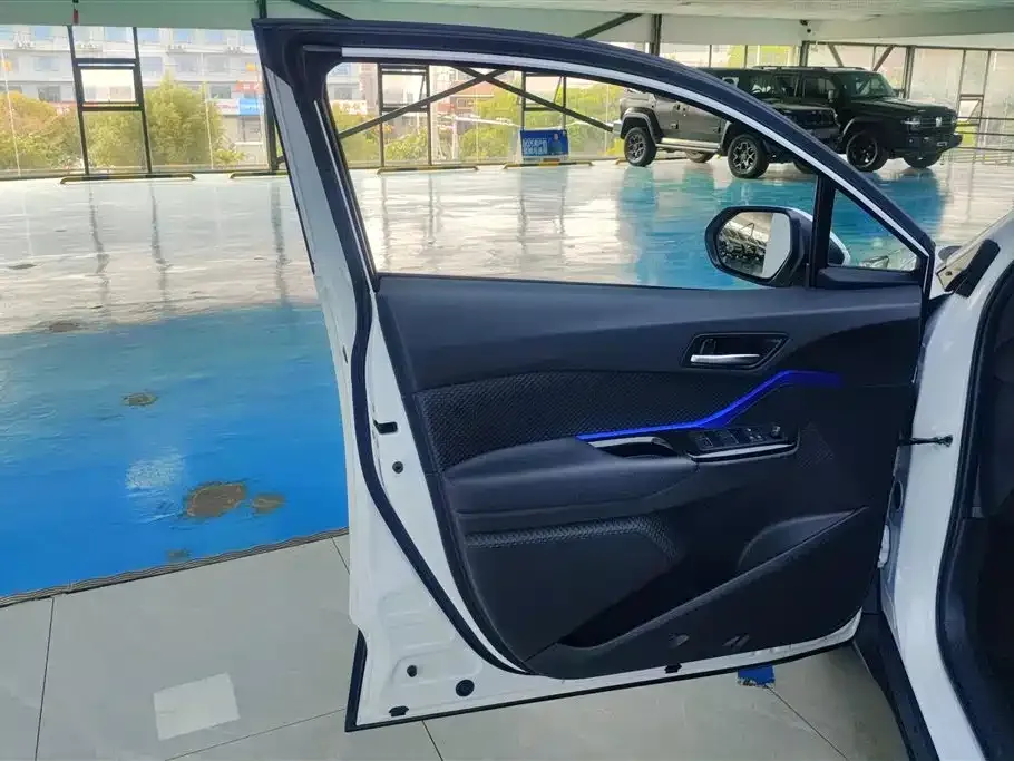 Toyota C-HR 2023 из CN, фото 8