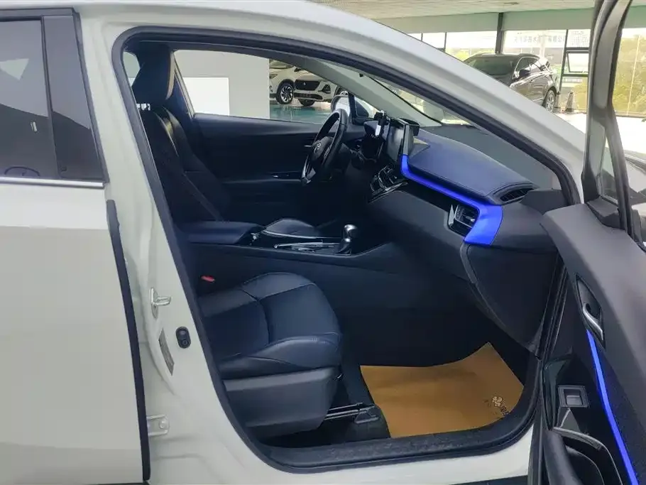 Toyota C-HR 2023 из CN, фото 5