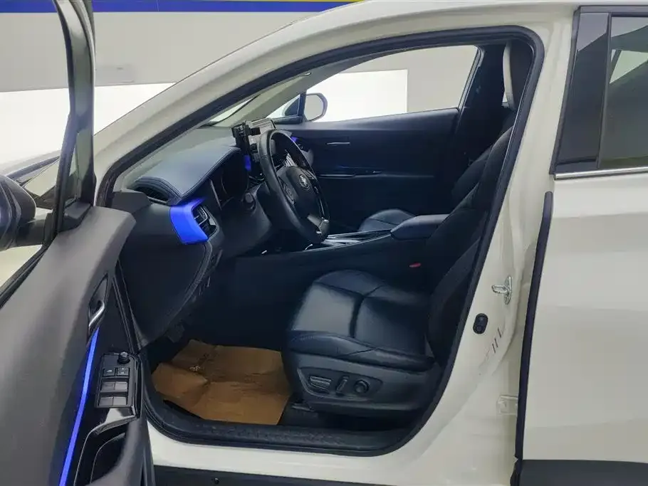 Toyota C-HR 2023 из CN, фото 3