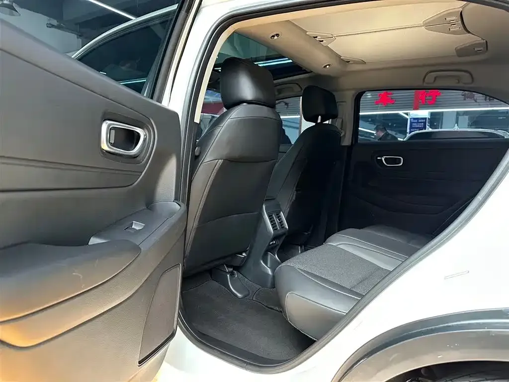 Honda Vezel 2023 из CN, фото 10