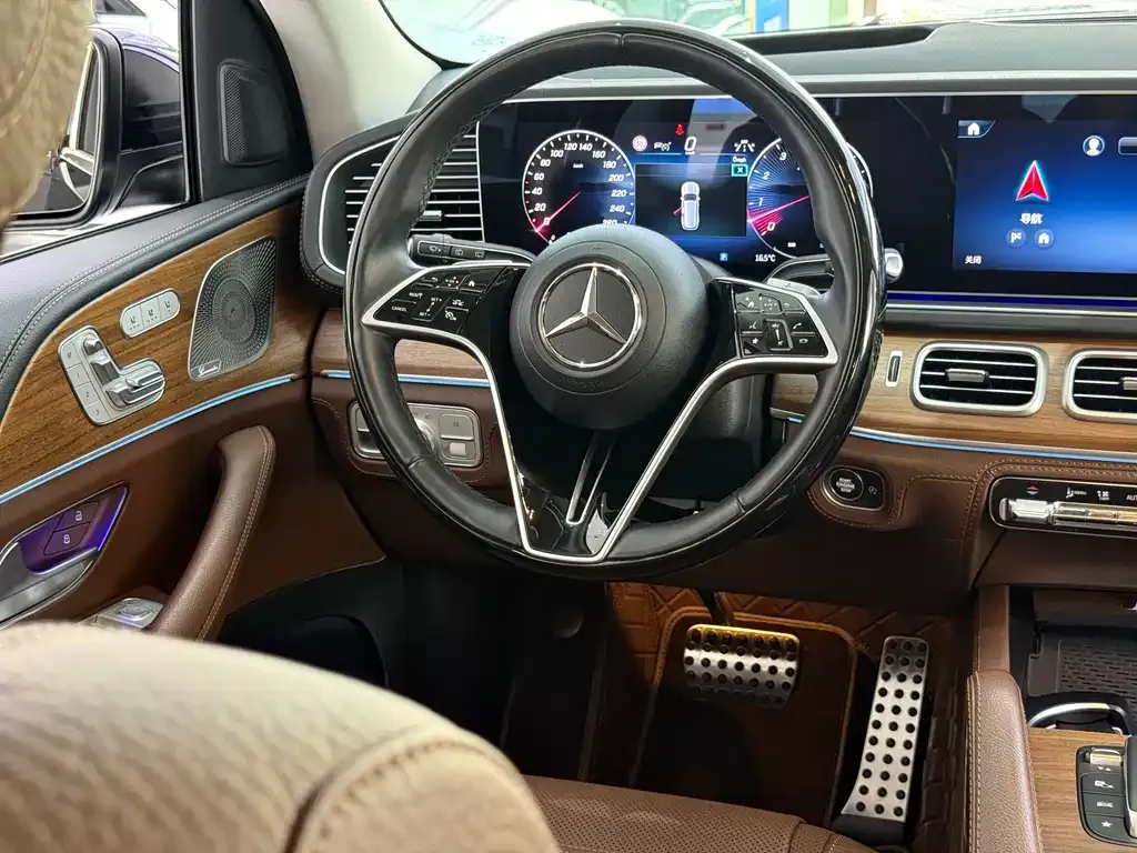 Mercedes-Benz GLS — фото 10