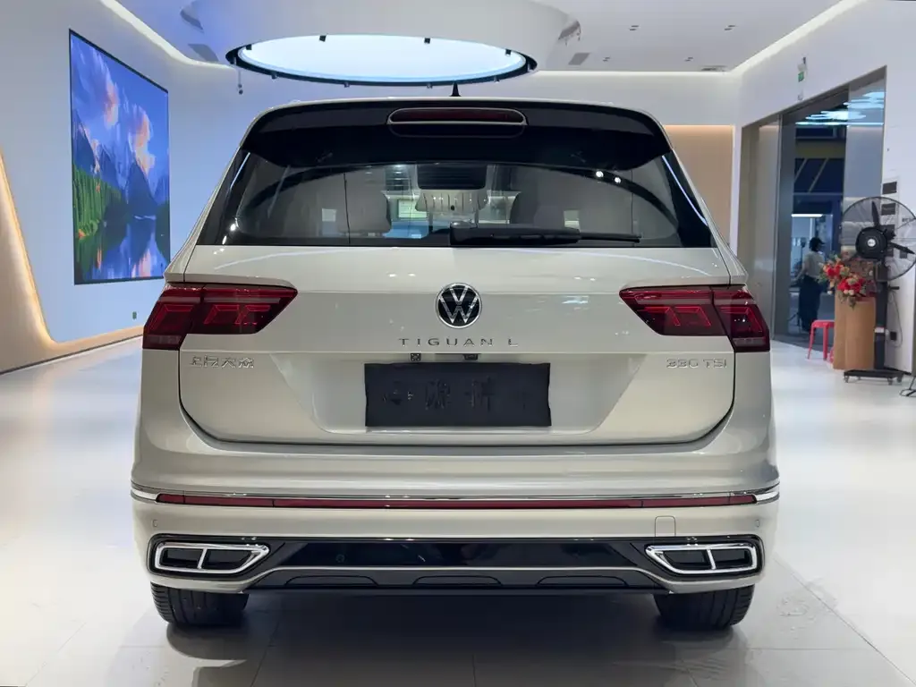 Volkswagen Tiguan L — фото 9