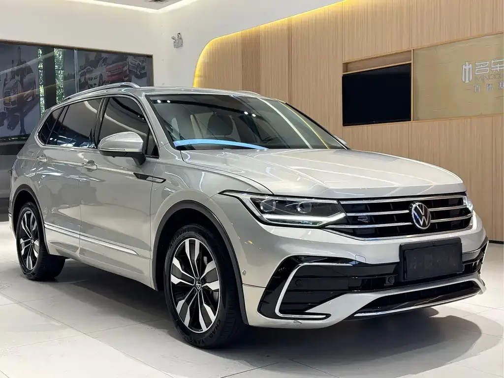 Volkswagen Tiguan L — фото 3