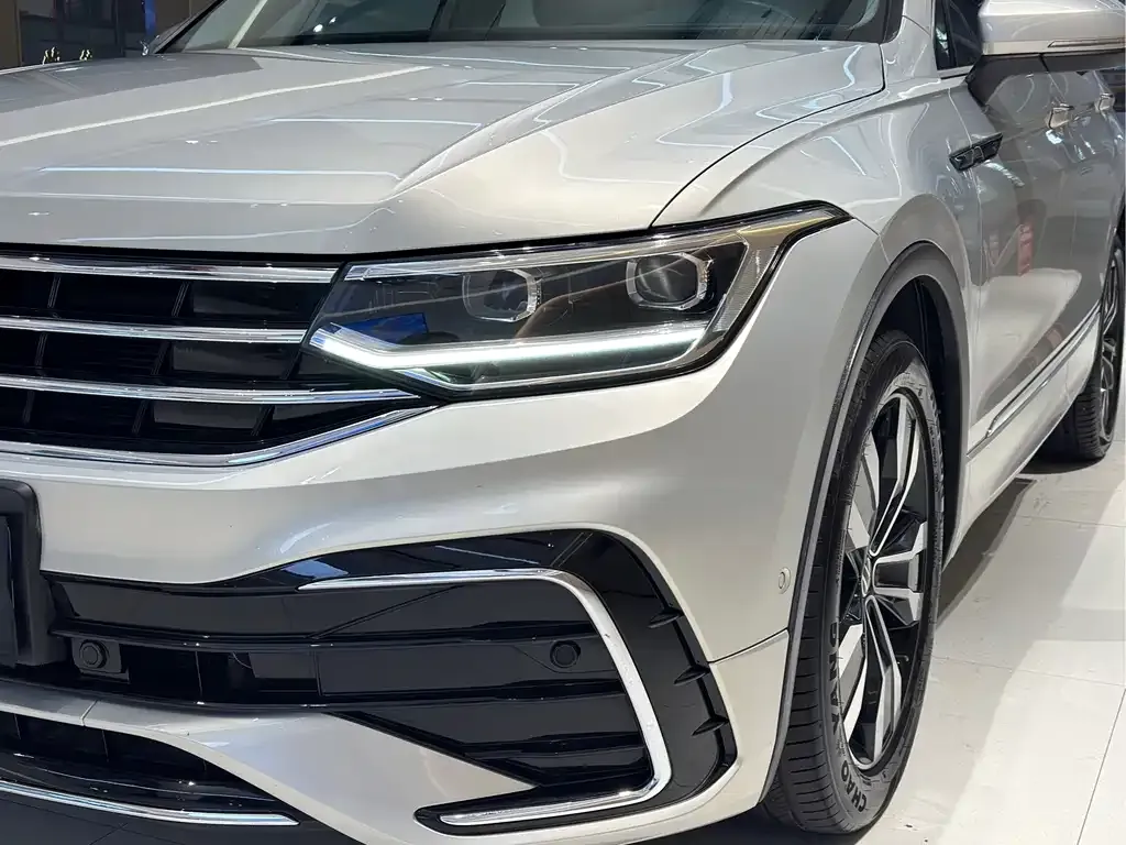 Volkswagen Tiguan L — фото 6