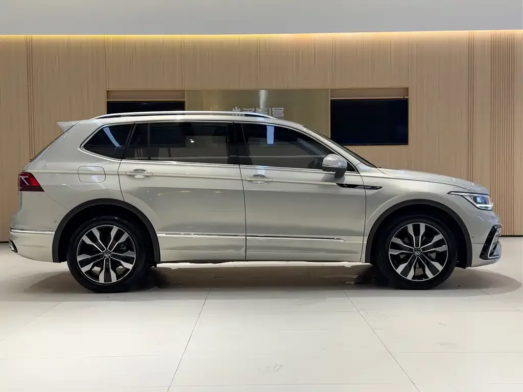 Volkswagen Tiguan L — фото 5
