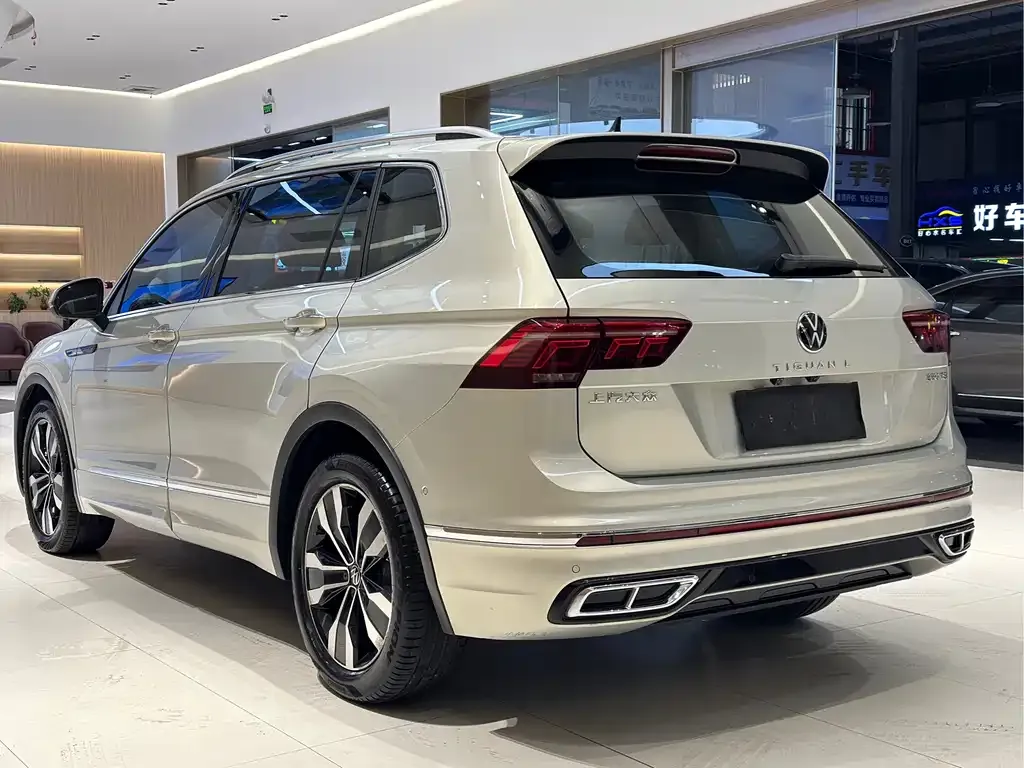 Volkswagen Tiguan L — фото 7