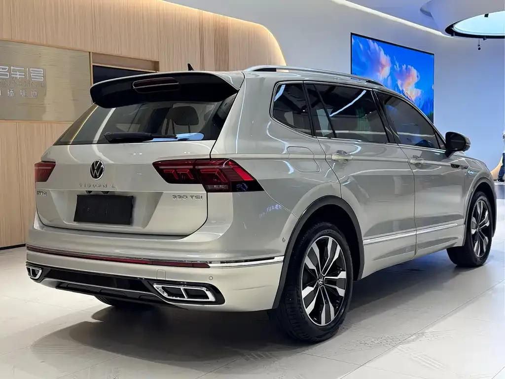 Volkswagen Tiguan L — фото 2