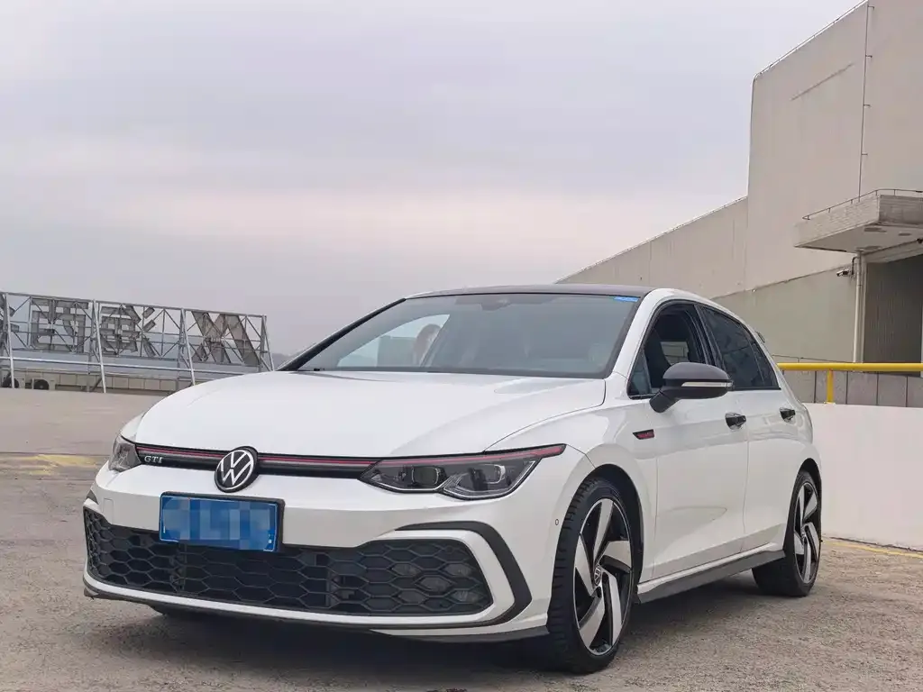 Volkswagen Golf GTI — фото 1