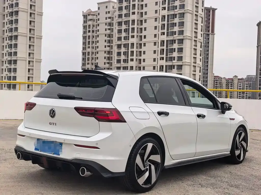 Volkswagen Golf GTI — фото 7