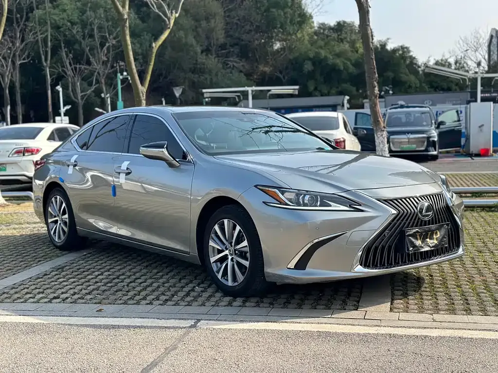Lexus ES — фото 10