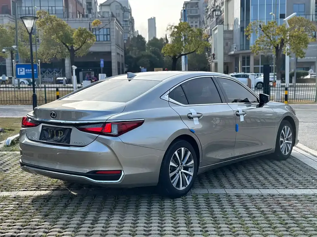 Lexus ES — фото 6