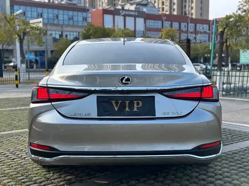 Lexus ES — фото 9