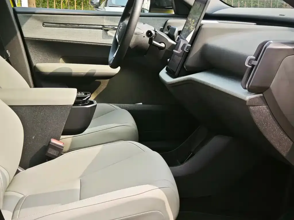 Volvo EX30 2024 из CN, фото 4
