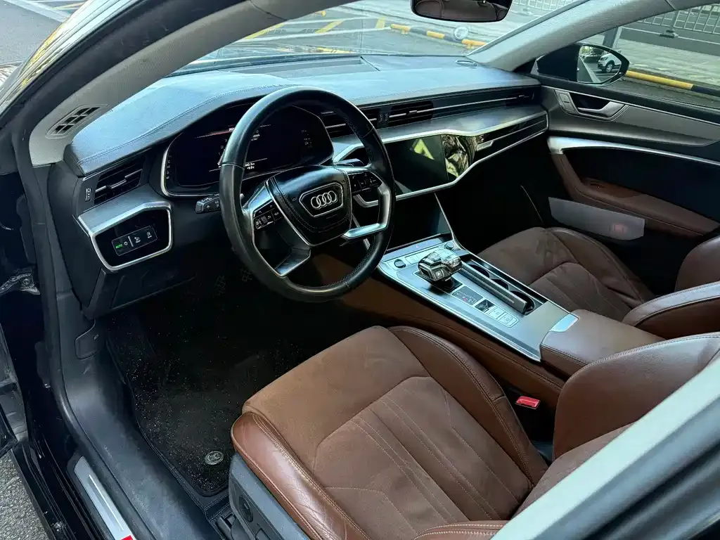Audi A7L 2024 из CN, фото 6