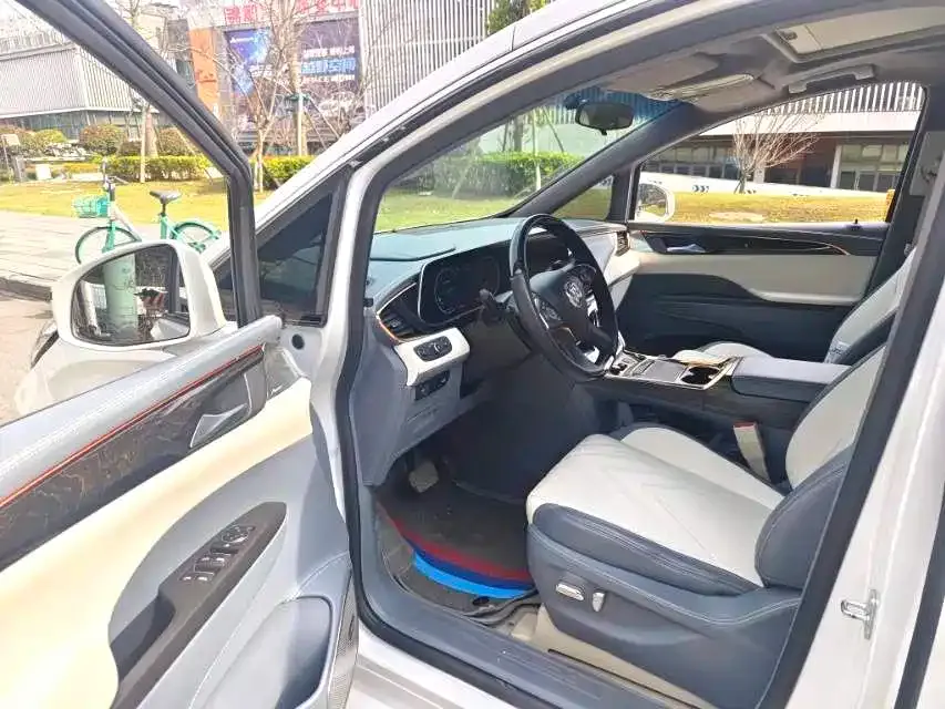 Buick GL8 2021 из CN, фото 2