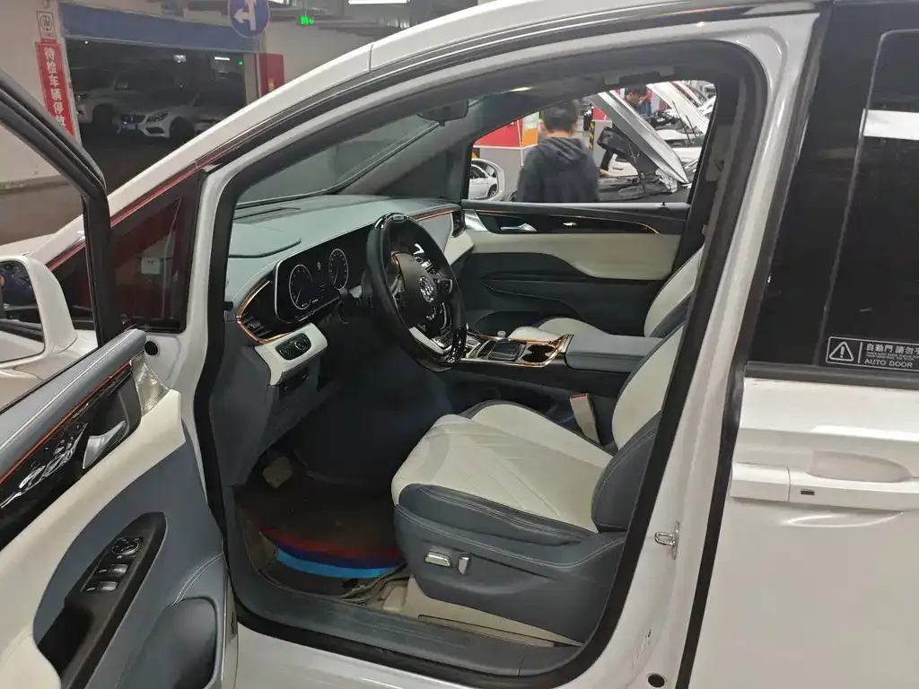 Buick GL8 2021 из CN, фото 3