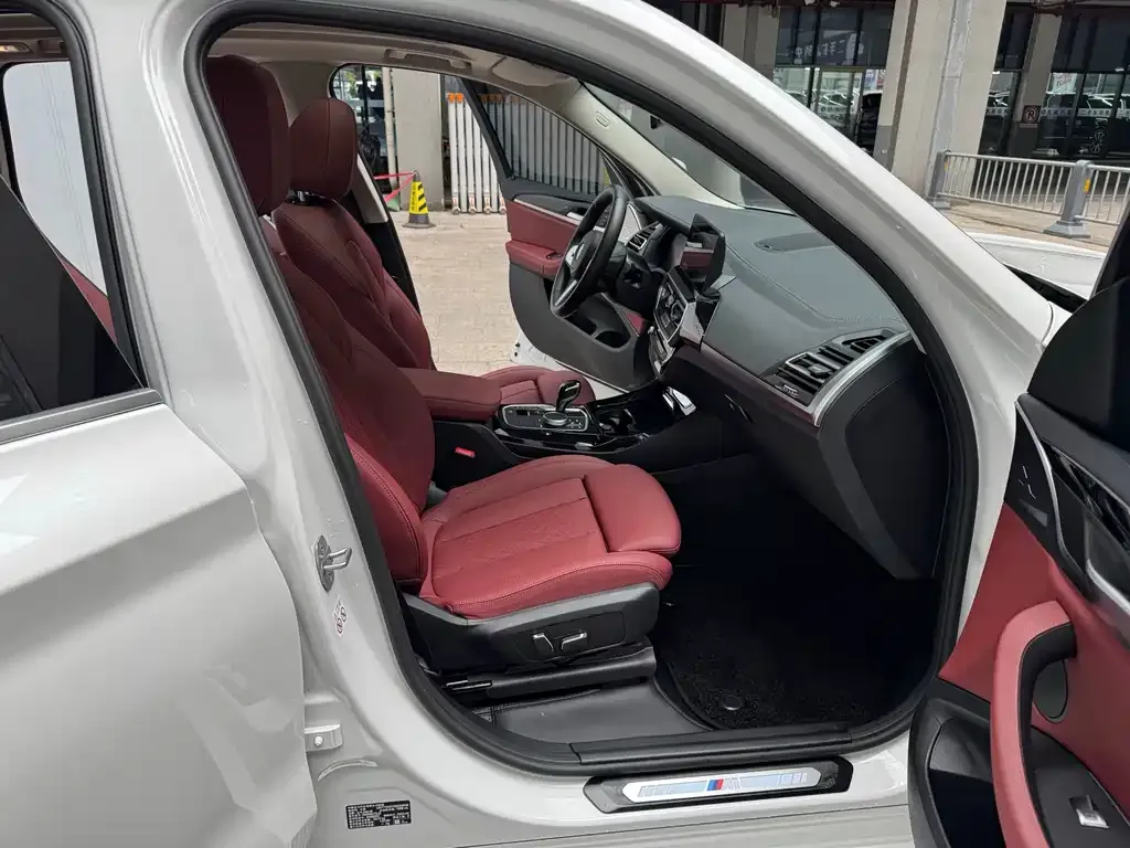 BMW X3 2024 из CN, фото 2