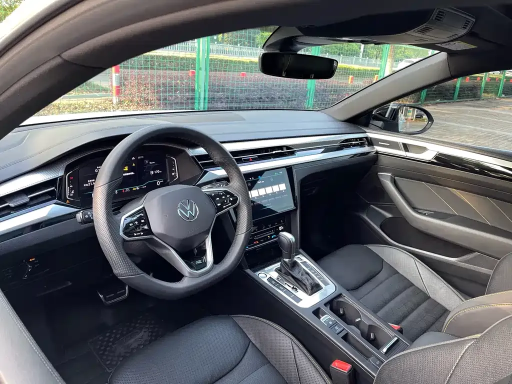 Volkswagen CC 2024 из CN, фото 4