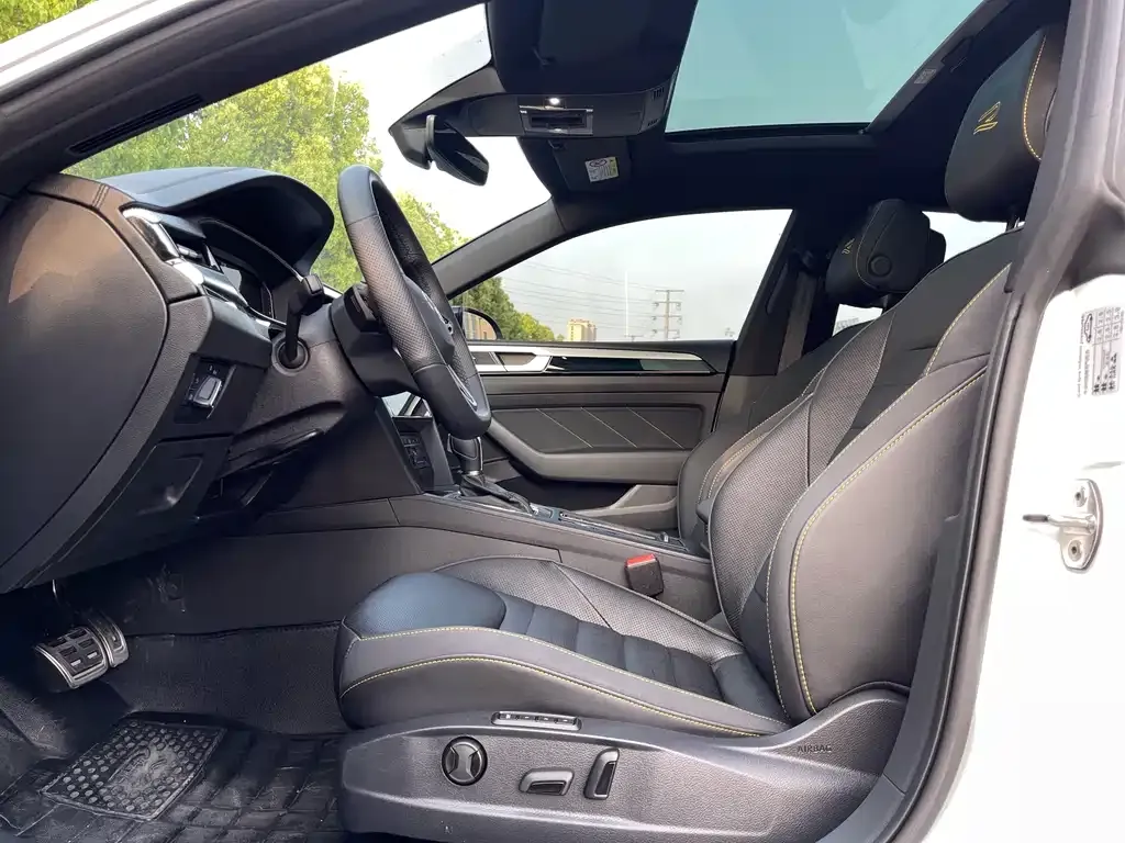 Volkswagen CC 2024 из CN, фото 2