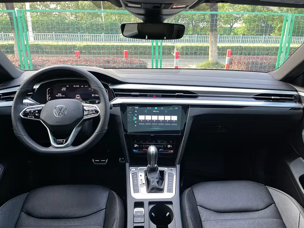 Volkswagen CC 2024 из CN, фото 7
