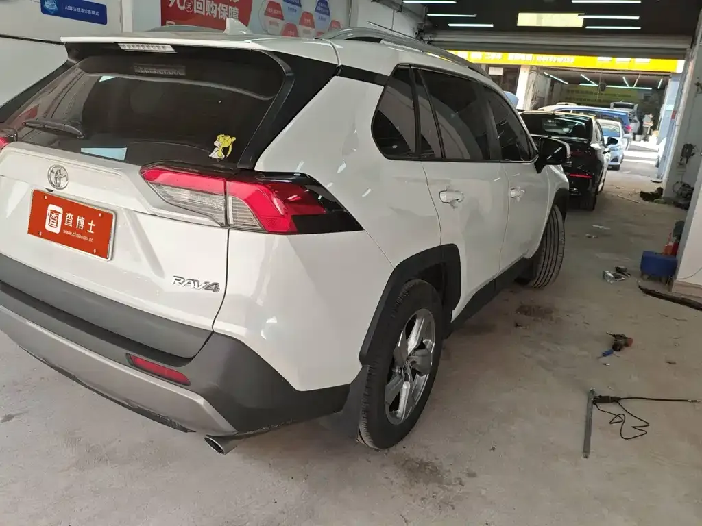 Toyota RAV4 2022 из CN, фото 10