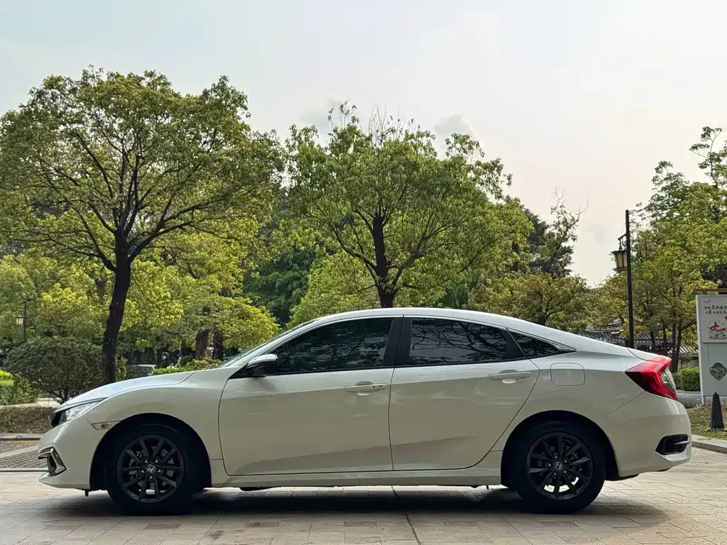 Honda Civic — фото 10