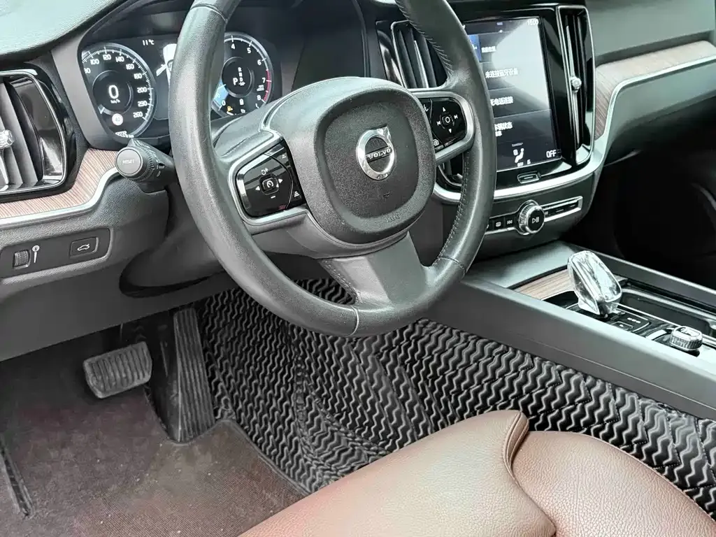 Volvo S60 2023 из CN, фото 6