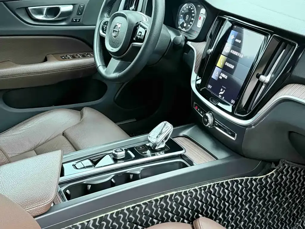 Volvo S60 2023 из CN, фото 9