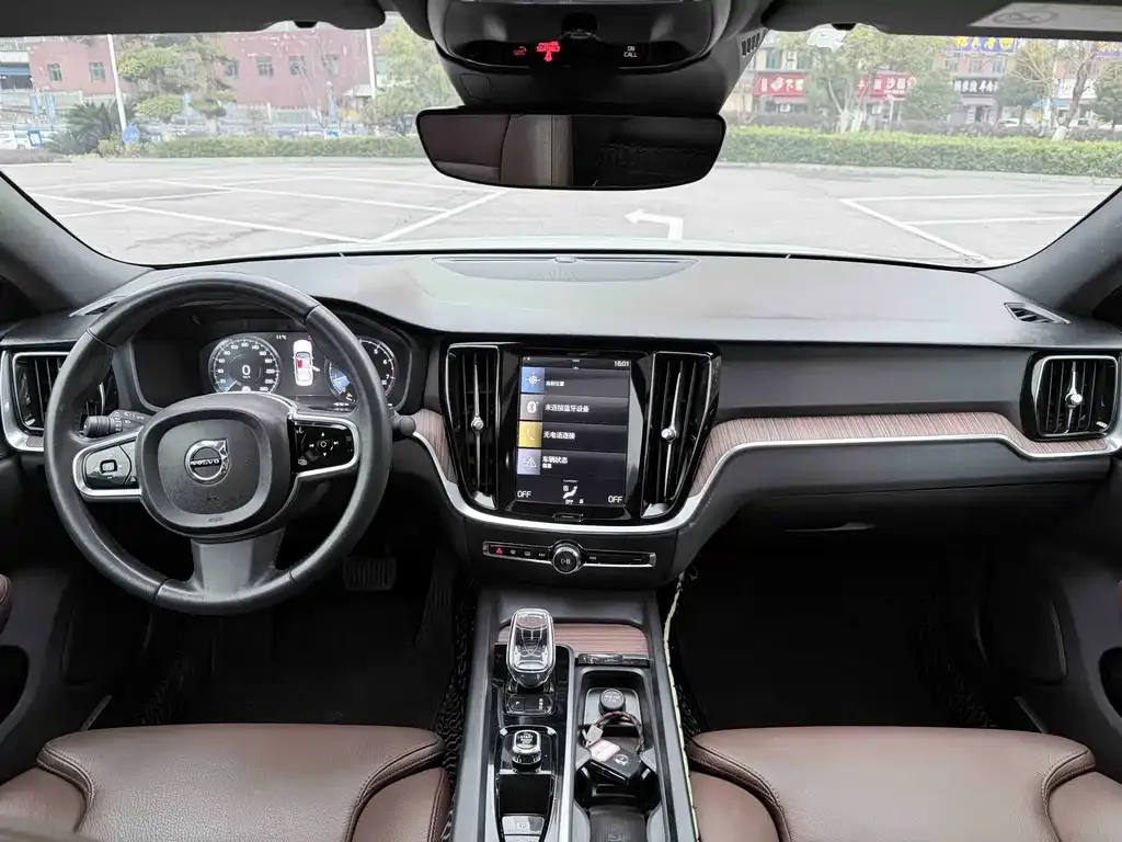 Volvo S60 2023 из CN, фото 3