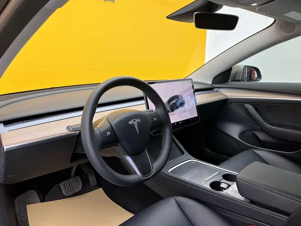 Tesla Model 3 — фото 8