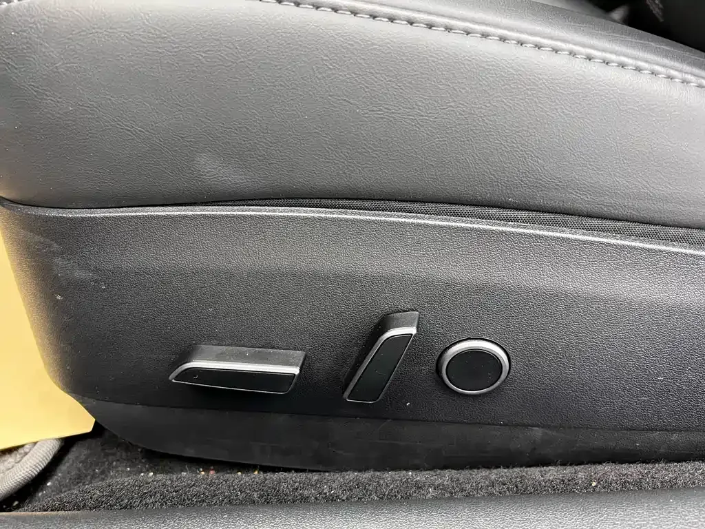Tesla Model 3 — фото 10