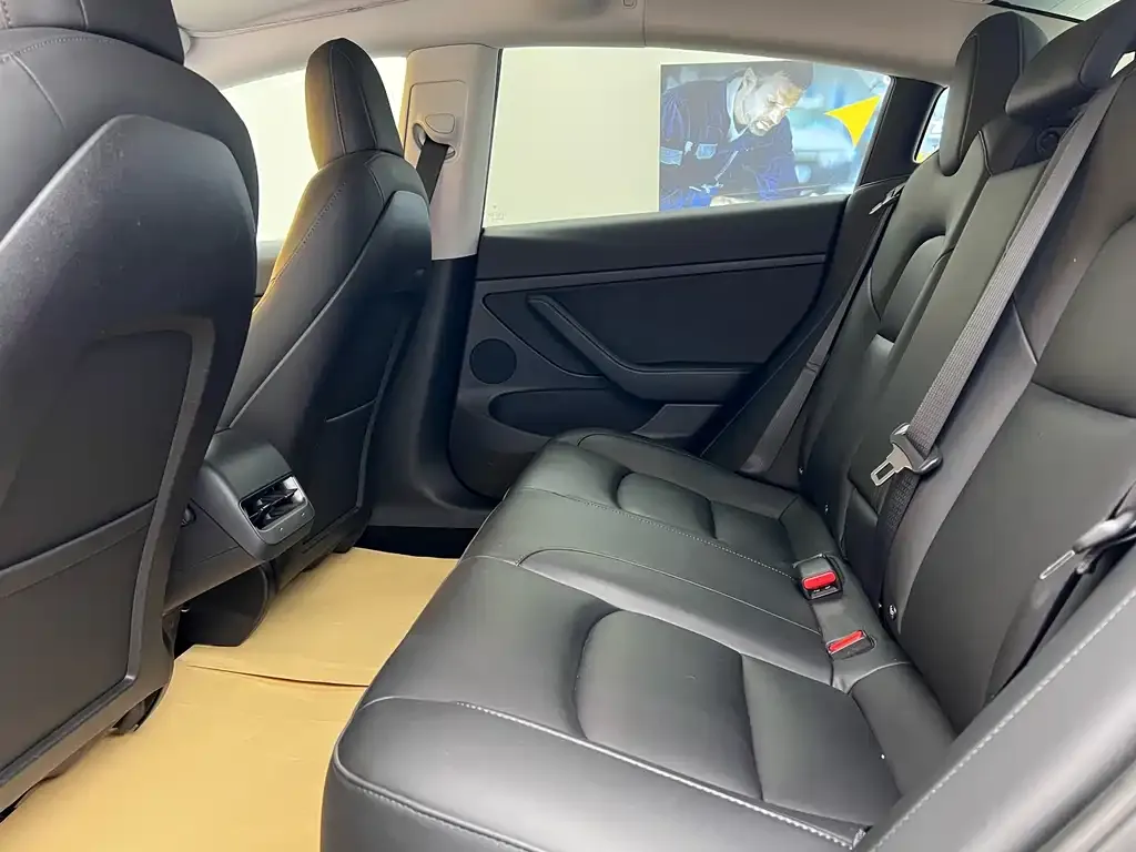 Tesla Model 3 — фото 3