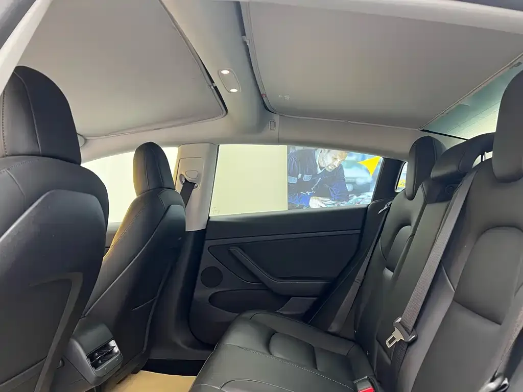 Tesla Model 3 — фото 2