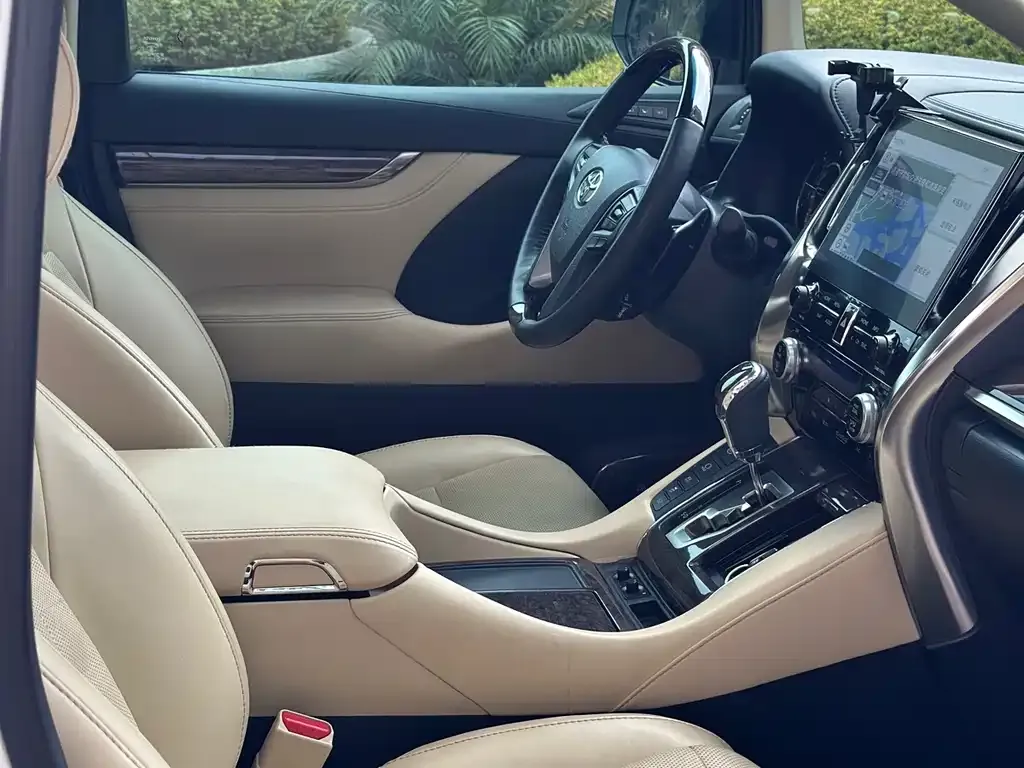 Toyota Vellfire 2023 из CN, фото 4