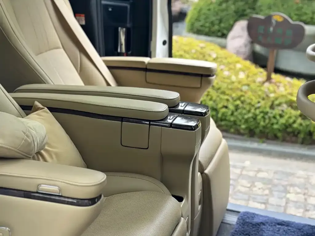 Toyota Vellfire 2023 из CN, фото 7