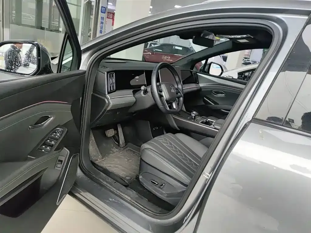 BYD L DM-i — фото 7