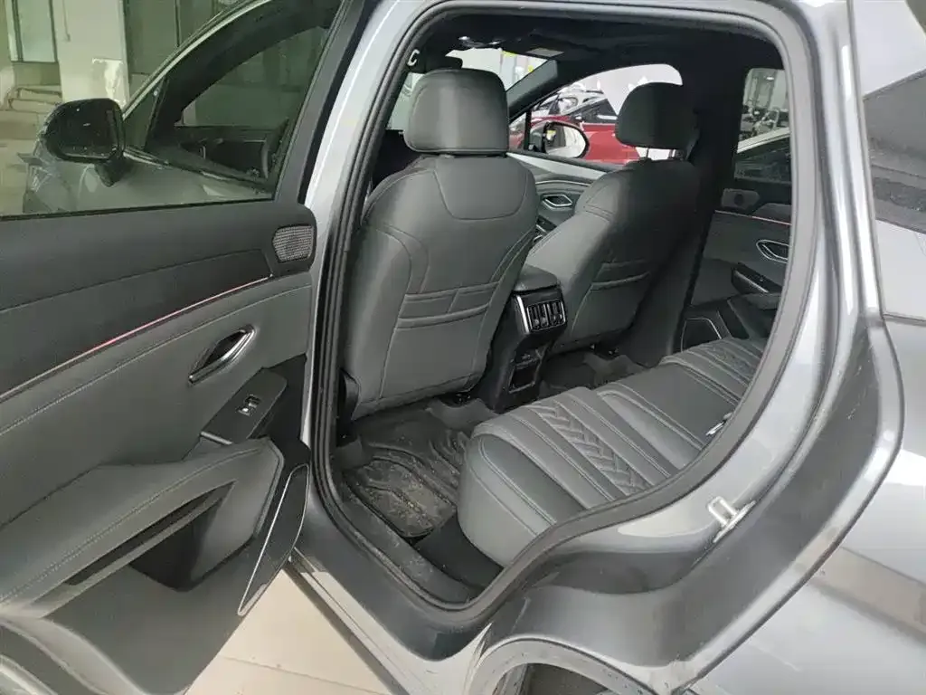 BYD L DM-i — фото 9