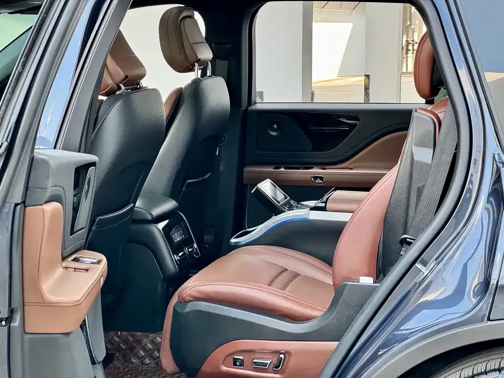 Lincoln Aviator 2021 из CN, фото 8