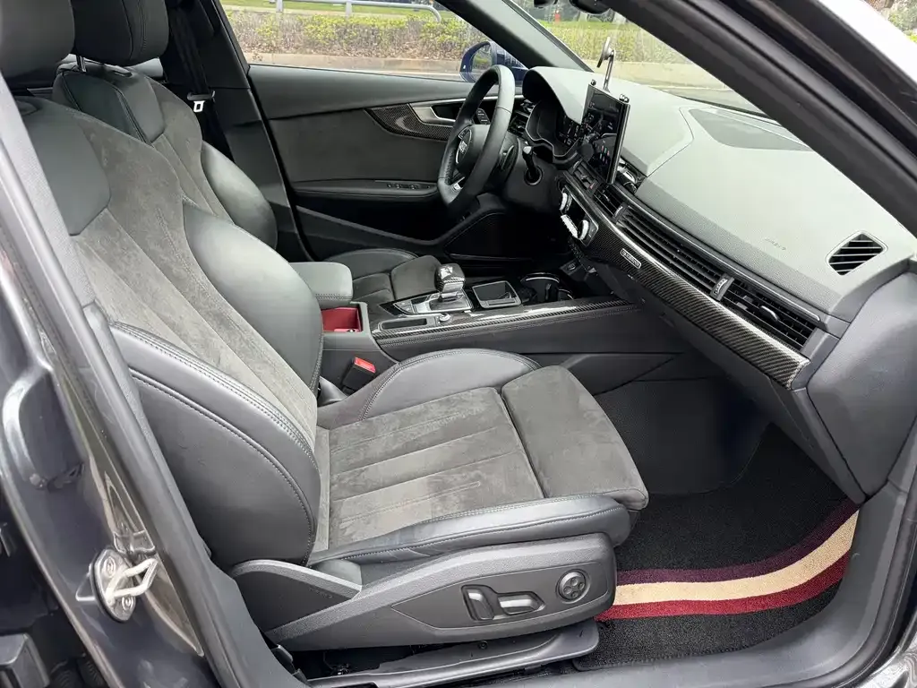 Audi A4L 2023 из CN, фото 9