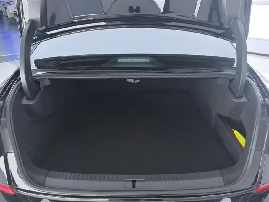 Volkswagen Passat New Energy — фото 2