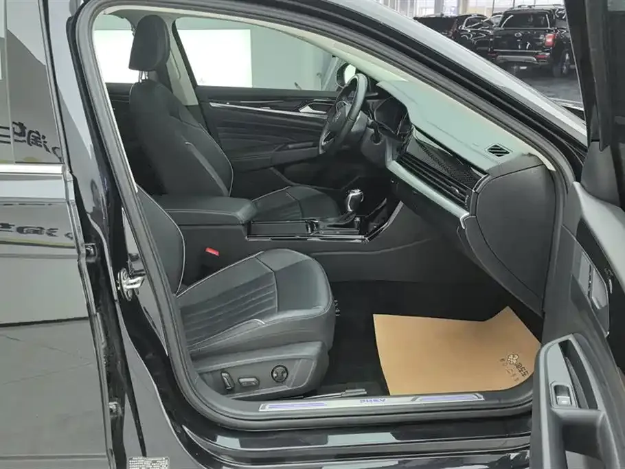 Volkswagen Passat New Energy — фото 6