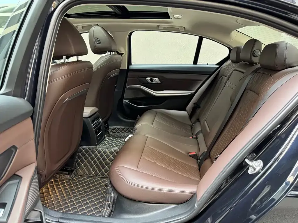 BMW 3 Series 2023 из CN, фото 10