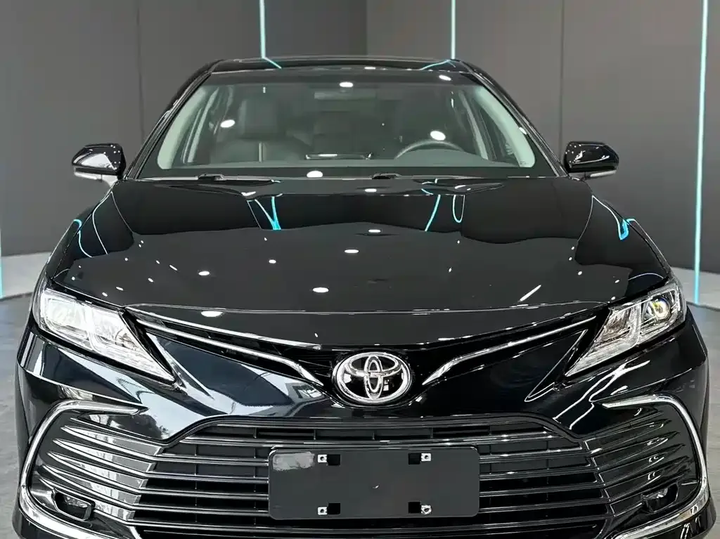 Toyota Camry — фото 3