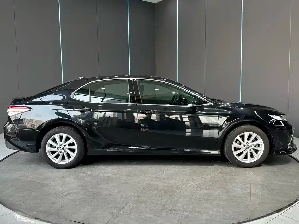 Toyota Camry — фото 8