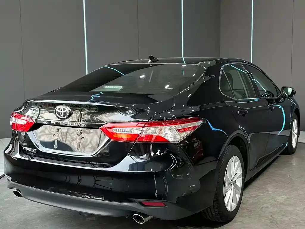 Toyota Camry — фото 5