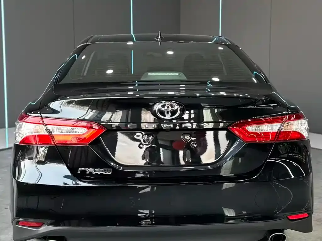 Toyota Camry — фото 9