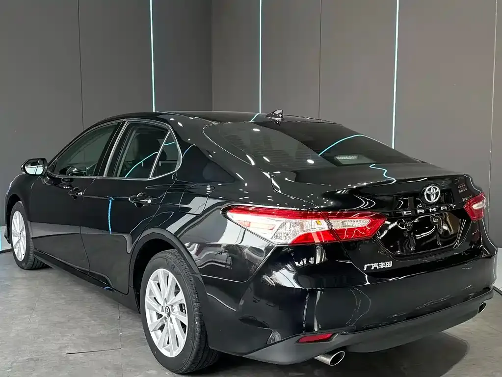 Toyota Camry — фото 6