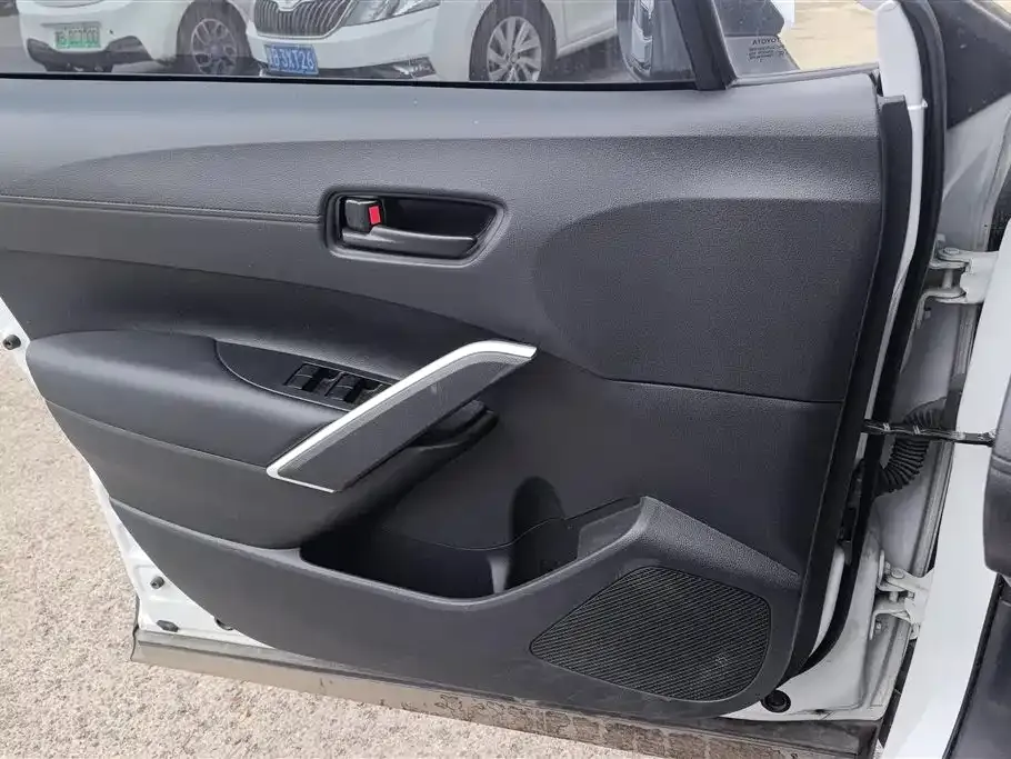 Toyota Corolla Cross 2023 из CN, фото 8