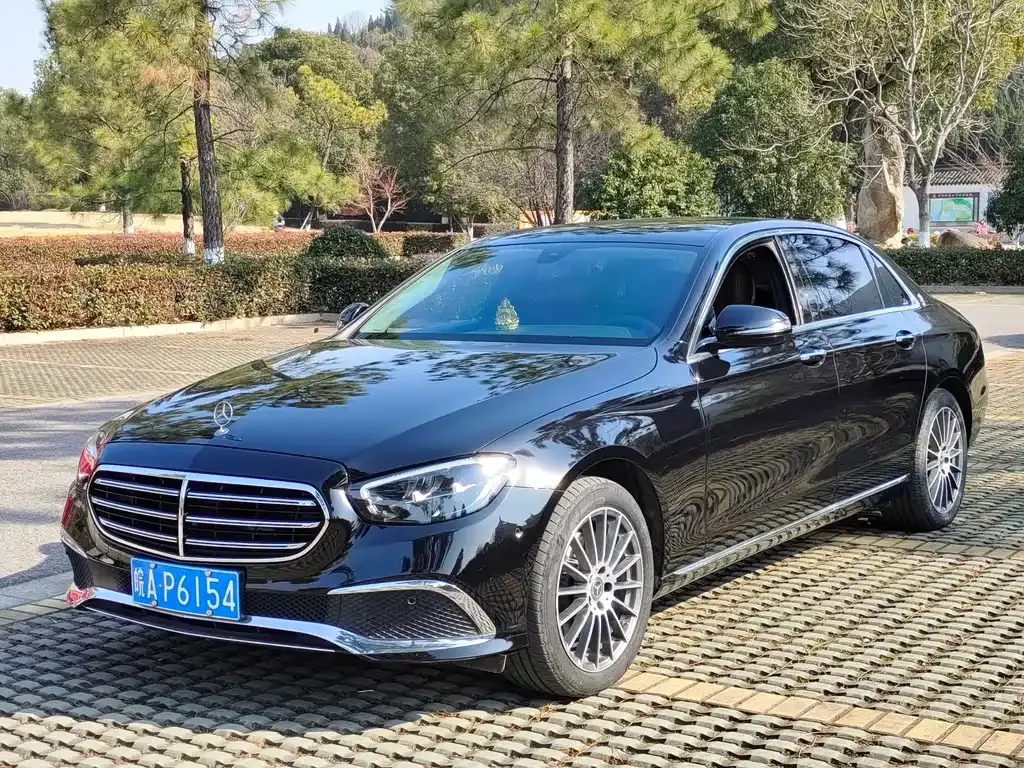 Mercedes-Benz E-Class — фото 1
